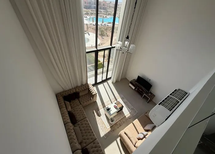 Bright Kamaran 2br | Lofty Ceilings & Pool Access Apartment