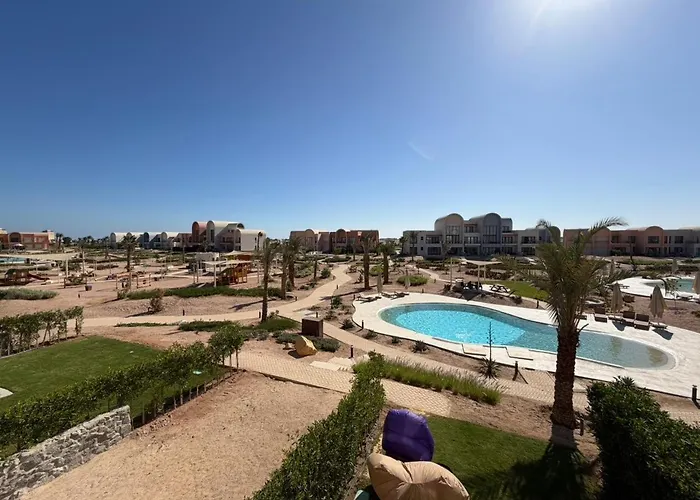 Apartment Bright Kamaran 2br | Lofty Ceilings & Pool Access Hurghada