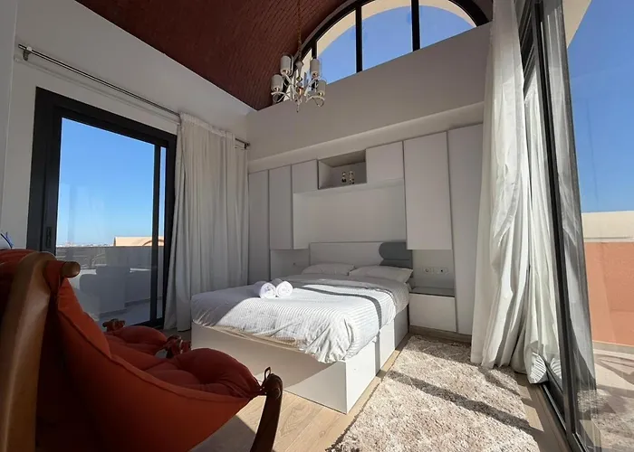 Apartment Bright Kamaran 2br | Lofty Ceilings & Pool Access Hurghada