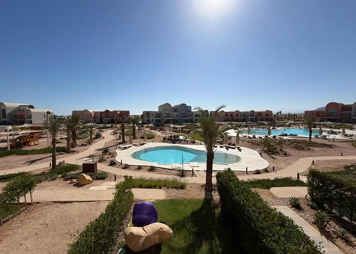 Bright Kamaran 2br | Lofty Ceilings & Pool Access Apartment Hurghada